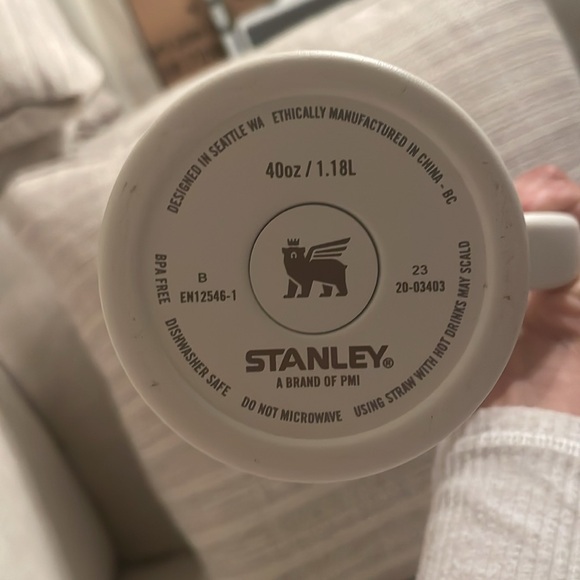 White 40oz Stanley 🤍 - Picture 3 of 6